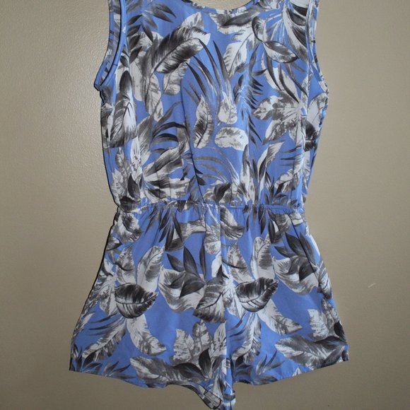 Modlook 29: Blue Floral Romper - Picture 1 of 5
